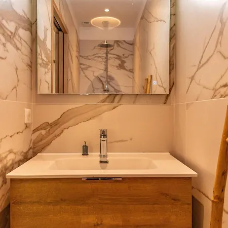 Felicita Di Леччи